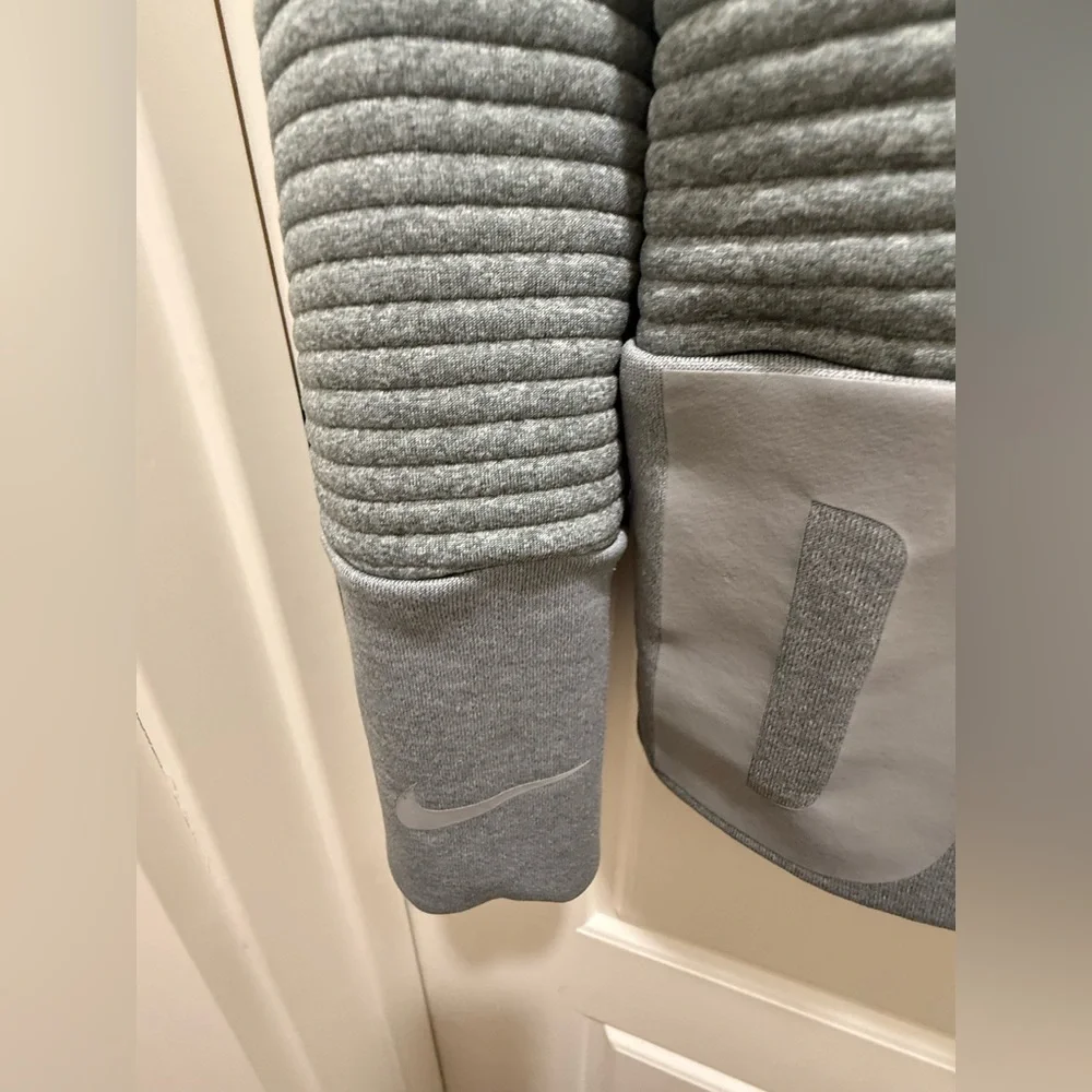 Nike. Dri-Fit Gray Just Do It Training Crewneck Sweatshirt Ribbed Quilted. Small